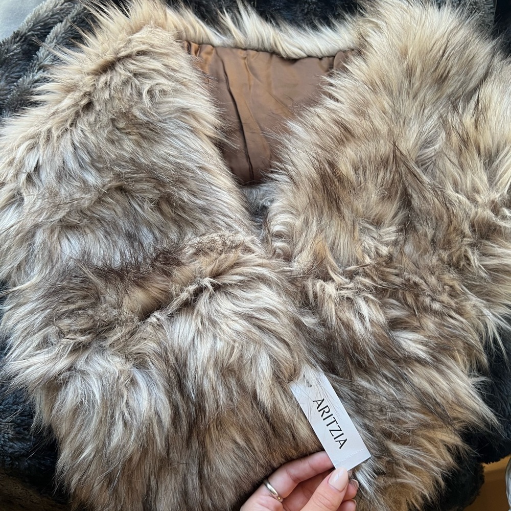 Brand new aritizia fur scarf